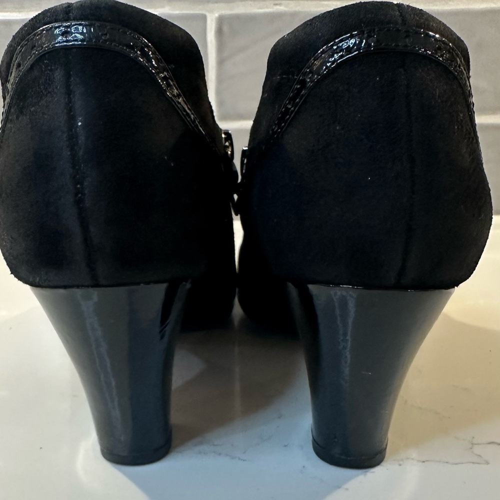 Clarks Artisan Black Suede and Patent Leather Heeled Shoes Classic Size 8 - Picture 5 of 14